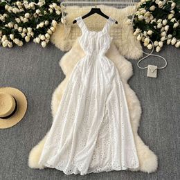 The design of the white first love dress is unique and niche with a slit and hollowed out embroidery that wraps around the waistI te xudesa F renchh olidayd ressw itha s ty
