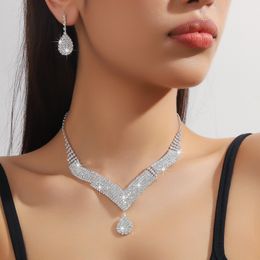 3PCSファッショナブルなラインストーン、水滴、ネックレス、イヤリング、宝石セット、女性の結婚式のアクセサリー