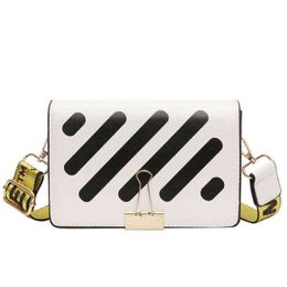 Small Square Women Stripe High-capacity Shoulder Bag Fashion Women's Leisure Messenger Handbag G220422 2885