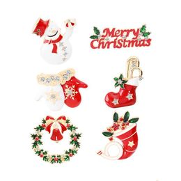 Pinos, broches Feliz Natal Pin Women Tree Snowman Treel Shoes Sapatos Sapatos Elk Luvas Garland Com distintivo de lapela para homens da moda Jewe Dhrmy