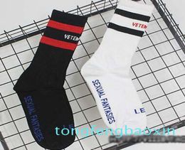 VETEMENTS Black White Socks Tide Brand Teenager Student Hip Hop Style Long Socks Letter Embroidery Athletes Leg Warmers Stripe Soc2874958