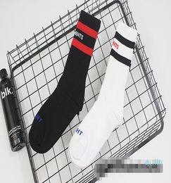 Vetements Socks Mens Socks Teenager Hip Hop Style White Black Long Sockings Letter Embroidery Athletic Leg Warmers Stripe Socks 02006928