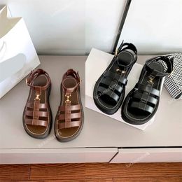 Moda Tasarımcı Sandalet Flats Ayakkabılar En Kalite Gladyatör Tıknaz Sandalet Yaz Ayarlanabilir Elbise Ayakkabı Lüks Toka Ayak Bileği Kayışı Tasarımcı Slaytlar