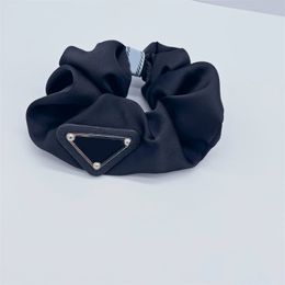 Elastisk emalj dekorera vintage stil överdimensionerad scrunchie för flickor långt hår tjocktarmen hår slips triangel tag med bokstäver gummiband handgjorda zb055 e23