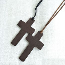 Anhänger Halsketten Neues einfaches Holzkreuz für Frauen Holzkruzifix mit schwarzbraunen Schnur Seil Langketten Mode Schmuck in Bk Drop DH6Fs