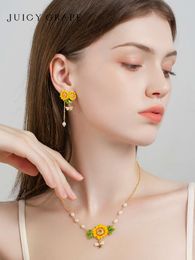 Juicy Grape Brand Womens Designer Earring Fashion Trendy Luxury Jewellery High Quality Design Enamel Suower Flower Bee Female Clip Forest Style Girl Earrings