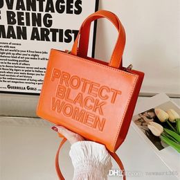 Perakende Yeni Kadın Tasarımcı Tote Çanta Kabartmalı Çanta Şeker Renk Bir Omuz Crossbody Messager Çanta Debriyaj Çantaları 202i