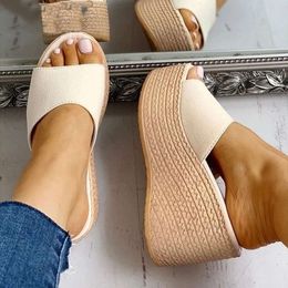 2023 Neue Sommer-Frauen-Peep-Toe-Schuhe Frau Frau mit hohen Platfroms Casual Wedges für Frauen hohe Sandalen
