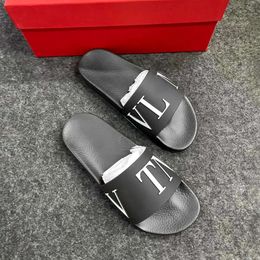 Designer Shoe Slide Sandal V Man Beach Flip Flop Rivet Outdoor Slippers Flat Heel Vl Rubber Sliders For Woman Soft Leather Tazz Slipper Loafer Sneakers 109
