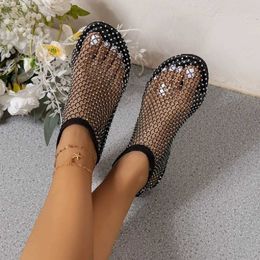 Sandali Nuovo donna di marca di lusso di lusso rotondo di piede piatto sandali estivi stivali corti corti scarpe con fondo piatto sexy per donne t240528