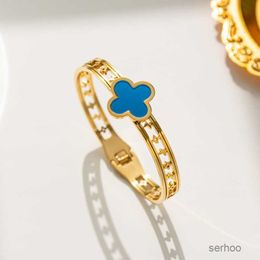 Designer Bracelets 4/four Leaf Clover Bangle Jewellery 18k Gold Plated Hollow Bracelet Gold Silver Jewellery Lady Party Gift with Gift Box