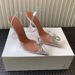 Обувь Амина Муадди Батти Кристамбеллированное пвры ПВХ Сандалии высокого каблука с каблуками каблуки и пряжкой для женщин для женщин