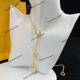 Fashion brand Jewellery necklace New letter Twisted Chain Light Luxury Necklace Womens Cool Wind Non-fading Collarbone Accessories