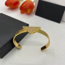 Luxury Designer Bracelet Bangle For Women Crystal Letter Triangle Pendant Charm Bracelet Link Chain Bracelet Wristband Cuff Gold Silver Plated Designer Jewelry