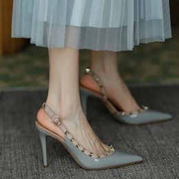 Altura que cresce sapatos sandálias de couro feminino Rivet Bombas 10cm