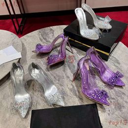 Женщины одеваются туфли кожа прозрачная сумка каблуки на каблуках на каблуках Дизайнерские сандалии светлосот с твердым цветом лук с страшным столовым столом вечерние туфли.