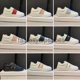 Valentine VT V-buckle Stud Designer Shoe Sneaker Valentines Casual Shoes Trainer Fashion Rivet Small White Womens Red Trend Mens Couples Casual Ve P27S