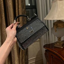 Дизайнерская вечерняя сумка мини -сумочка 20а качество зеркало качество кросс -пакет с бриллиантовыми плечами с коробкой D01E