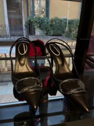 Обувь высокие каблуки 2023 Новый задний пустое заостренные тонкие каблуки Сандалии для женщин Стильдибаги