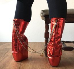 Stivali di caviglia in pizzo rosso metallico con catene dorate scarpe punk cuneo tacchi quadrati tacchi quadrati per scarpe da festa3445246
