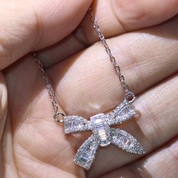 Yeni Varış Orijinal Yepyeni Infinity Luxury Jewelry 925 STERLING Gümüş Prenses Kesim Beyaz Topaz Elmas Şanslı Zincir Yay Kolye NEC 331G