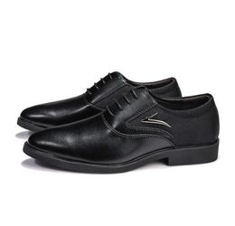 Männer Fashion Leder Oxford Klassische Style -Style -Schuhe weiß schwarzer khaki gelbe Schnürung formelle Geschäftsschuhe