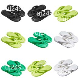 Summer Nuovi prodotti Designer di pantofole per donne Scarpe da donna Bianco Verde Nero Comodo Flip Flip Sandali Sandali Fasci Fasci Slide piatte Flat Gai Scarpe da esterno Gai XJ