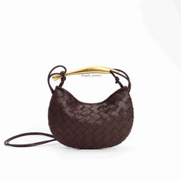 Shoulder Bags Real Cowhide Leather Shoulder Bag Top Handle Women Handmade Woven Small Totes With Metal Handle Purses And Handbags Fashion Girl Messenger Crossbody