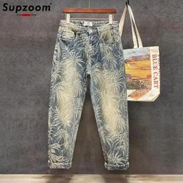 Supzoom 2023 Arrival Top Fashion Casual Design Sense Niche High Street Jacquard Maple Leaf Loose Straight Denim Men Jeans 240528