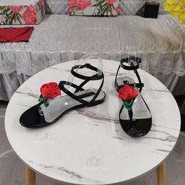 Designer New Lady Classic Black Red Gold Green Silver Flat Heel Ankle Strap Herringbone Hollow Sandals Fashion Wedding Dress Shoes Flat Bottom Buckle Boat Shoes