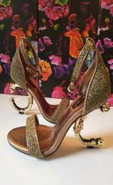 European Classic Luxury Newstyle Women039s Sandals Mode Leder Pantoffeln sexy Sandal Alphabetische Goldbrief Heel Leder STI5859385