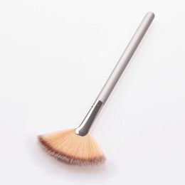Makeup Tools 1 Pcs Professional Fan Makeup Brush Blending Highlighter Contour Face Loose Powder Brush champagne Gold Cosmetic Beauty Tools z240529