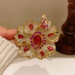 Brooches Court Style Three-dimensional Flower Brooch Corsage Lady Color Treasure Light Luxury Inlaid Zircon Suit Pin Buckle