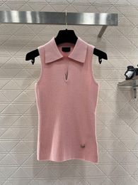 Flip collar button knit vest is fashionable and atmospheric