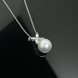 Ladies Pearl Designer Jewelry Necklace Mother of Pearl Butterfly White Gold Plated Pendant Charm Chain Classic