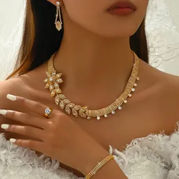 5/4 adet gelin için düğün mücevherleri kadın nedime, altın kaplama ışıltılı kübik zirkonya armut şeklindeki doğum taşı yaprak kolye küpeleri balo için ayarlanmış
