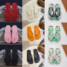 Fashion Designer Outdoor Platform Slippers Sandals Classic Pinched Beach Alphabet Print Flip Flops Summer Flat Casual a11