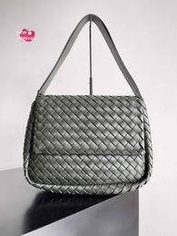 Designer Mens&Womens Bag Maxi Cobble Messenger BotegaVeneta Maxi padded Intrecciato leather cross-body bag with adjustable strap 2 Colours 44cm