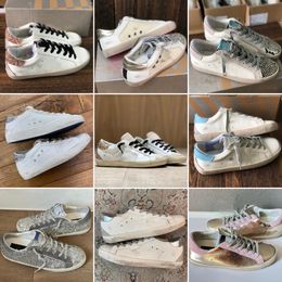 Neue Designerin Herren Frau Sneaker Schwarz Silber Gold Glitter Trainer PECING Klassische weiße do alte schmutzige Ledermodische Frauen Frauen Mans Casual Schuhe