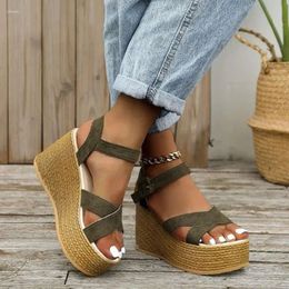 Kadınlar için moda kama sandaletleri yaz 2024 gündelik kaymaz peep toe platform ayakkabıları kauçuk taban buckl 620 platm