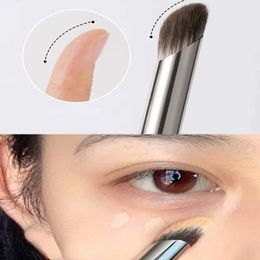 Makeup Tools 1 Pcs Concealer Makeup Brushes Precision Soft Fluffy Smudge Brush Cover Acne Dark Circles Multi-Function Detail Makeup Tools z240529