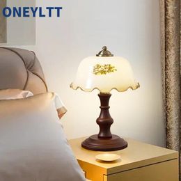 Table Lamps Vintage Lamp American Country Bedroom Bedside Light Wooden Warm Living Room Study Decoration Lightng Ruffle Lampshade
