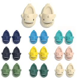 Women Slippers Men Kids Designer Slides Sandal Unisex Adult Beach Waterproof Shoes Outdoors Indoor Sneakers S 48f