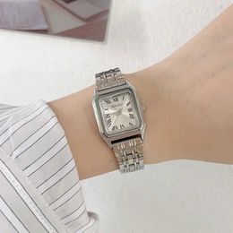 Armbanduhren berühmte brandneue Edelstahl -Quarz -Quarzmodische Studentin Freizeit Luxusgelist Direkt Transport Relojes Para Mujer Q240529