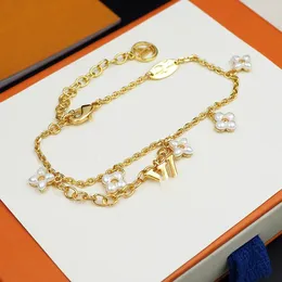 2024 Luxury designer Like elegant ladies bracelet gold silver fashion Louiss letter pendant clover bracelet wedding high quality jewelry original box Tiktok style
