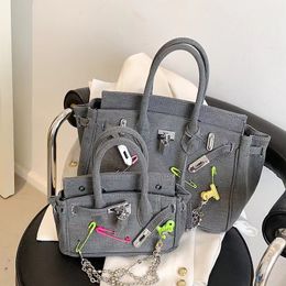 Designer Casual Tote Luxury Shoulder Bags Large capacity Handbags Unisex underarm bag Fashion Canvas Ladies purse Individuality silver lock Cool denim bag