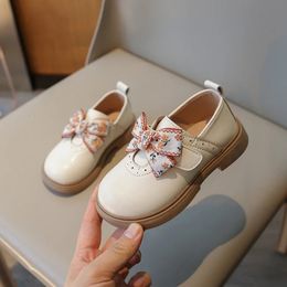 Size 2335 Little Girl Leather Shoes Spring Autumn Soft Sole Bow Childrens Single Fashion Kids Girls Princess 240530