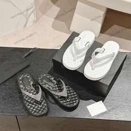 luxury designer shoe diamond thong sandals Flip Flops slides platform flat sandale pool Womens Rubber Mule Casual shoes Slipper quilted loafer beach Sliders paris