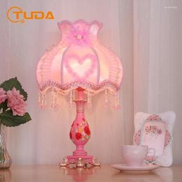 Lampade da tavolo Tuda Lampada in resina in stile europeo per camera da letto romantico e accogliente Lanterna decorativa del letto per matrimoni E27