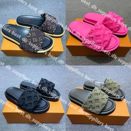 2024 Новые дизайнерские тапочки для подушек Mans Sandal Flat Shoes Beach Black Classics Slipper Lady Outdoor Brown Mule Rubber Slippers Мужские женские слайды